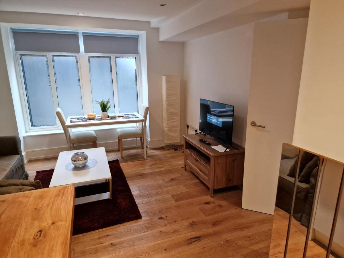 Lovely 1-Bed Apartment In Londres Exterior foto